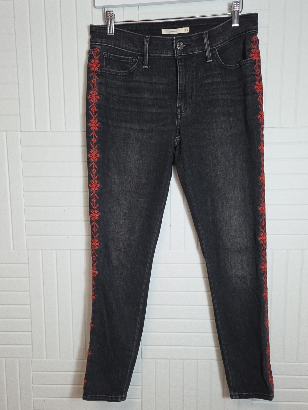 Levi's 711 Black Floral Embroidered Skinny Jeans Size 29